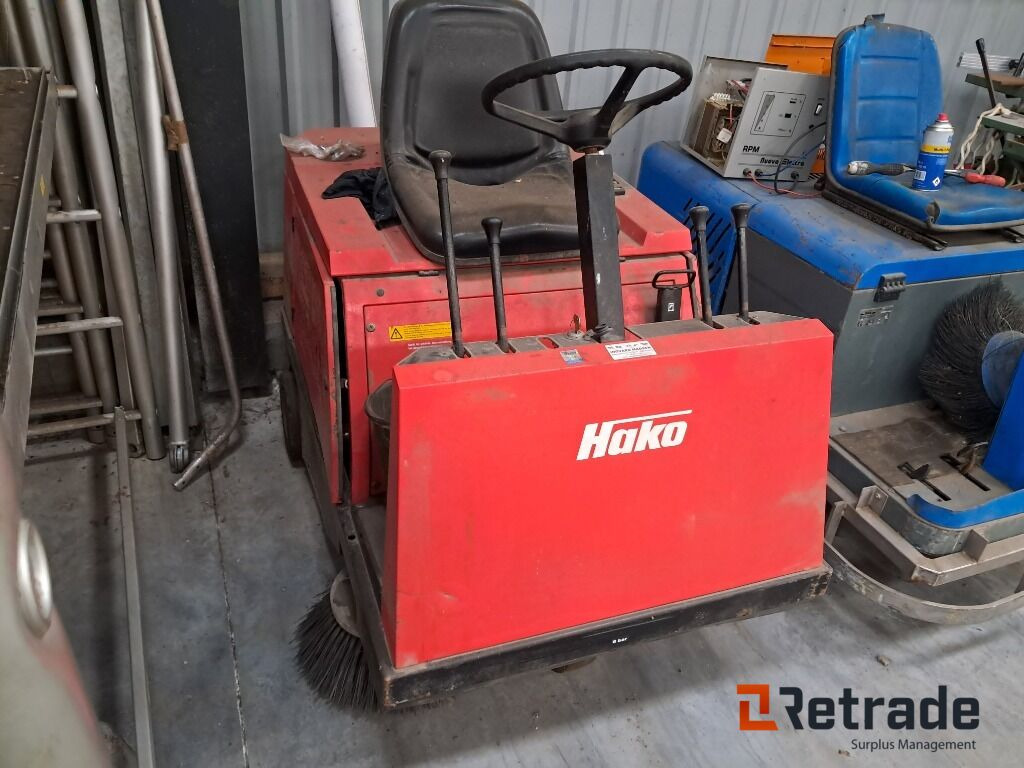 Fejemaskine Hako JONAS 950V - Engins de chantier: photos 2 Fejemaskine Hako JONAS 950V - Engins de chantier: photos 2