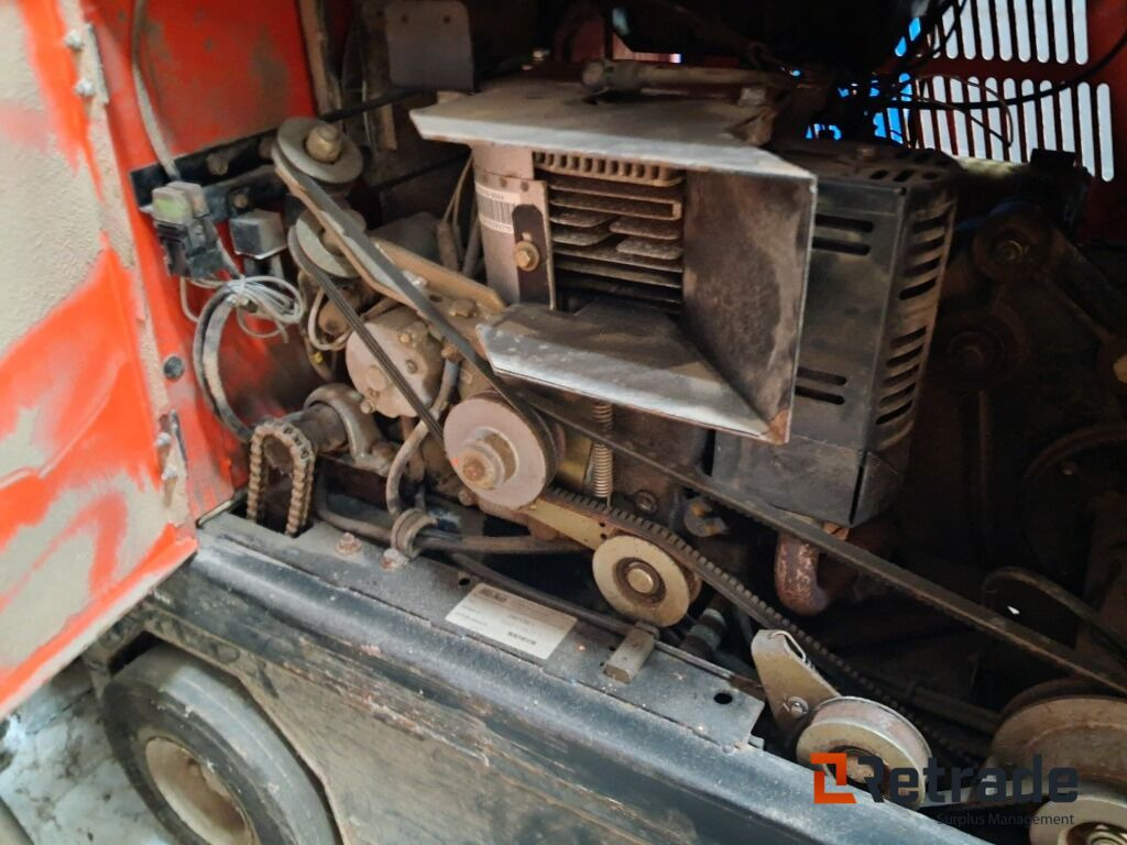 Fejemaskine Hako JONAS 950V - Engins de chantier: photos 5 Fejemaskine Hako JONAS 950V - Engins de chantier: photos 5