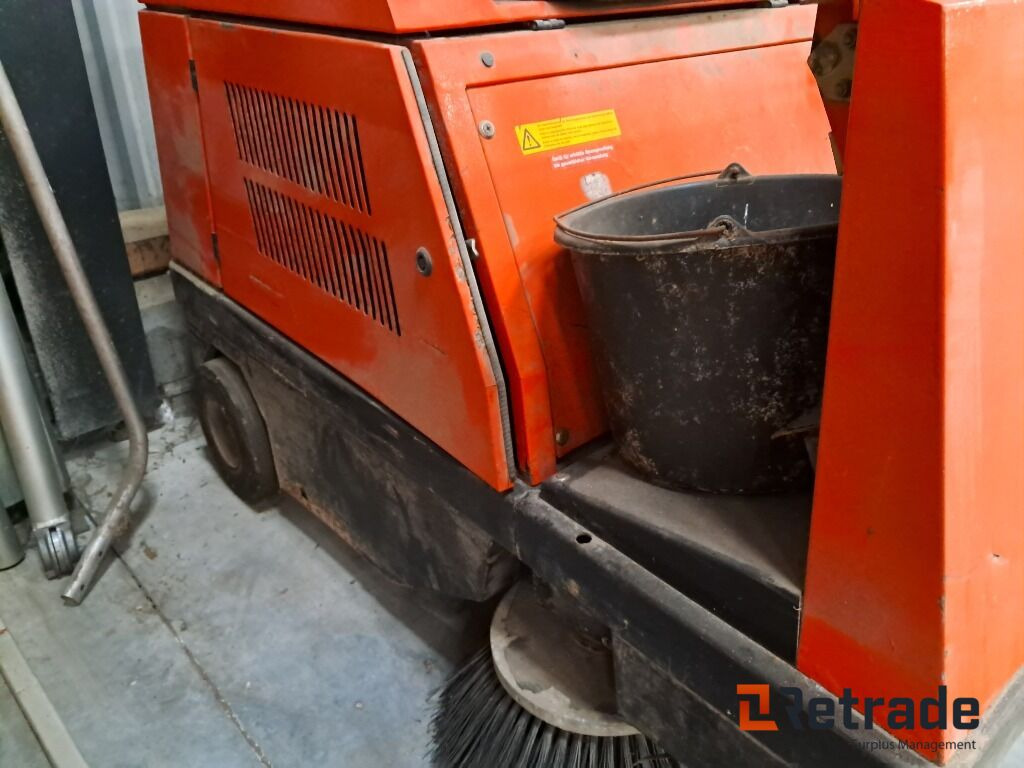 Fejemaskine Hako JONAS 950V - Engins de chantier: photos 4 Fejemaskine Hako JONAS 950V - Engins de chantier: photos 4