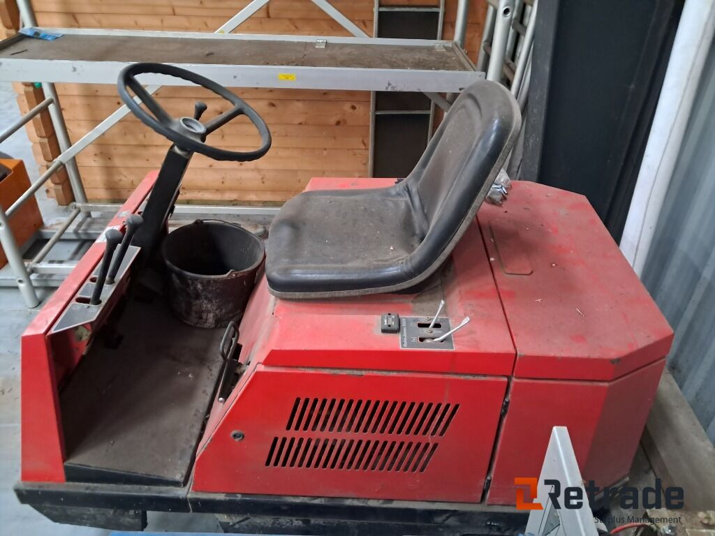 Fejemaskine Hako JONAS 950V - Engins de chantier: photos 3 Fejemaskine Hako JONAS 950V - Engins de chantier: photos 3