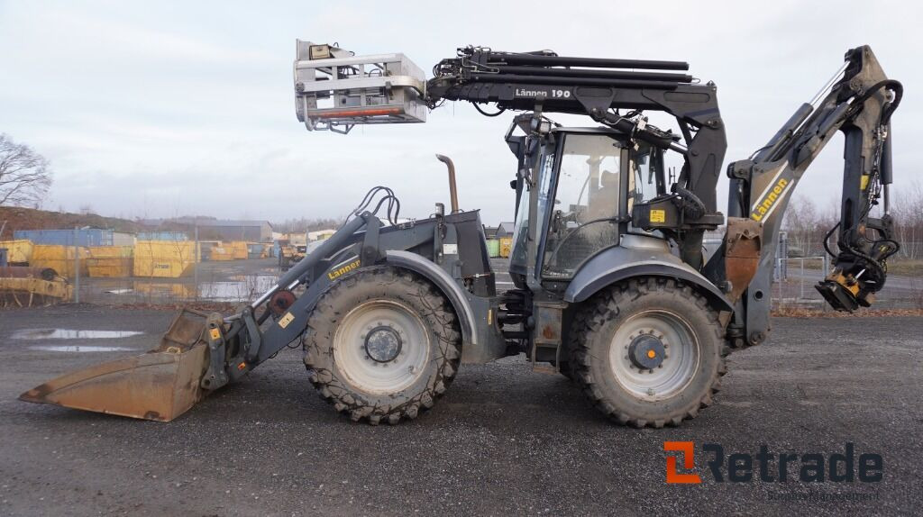 Traktorgrävare Lännen 8800 i 190 lift med korg och vagn - Engins de chantier: photos 1 Traktorgrävare Lännen 8800 i 190 lift med korg och vagn - Engins de chantier: photos 1