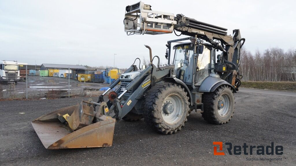Traktorgrävare Lännen 8800 i 190 lift med korg och vagn - Engins de chantier: photos 3 Traktorgrävare Lännen 8800 i 190 lift med korg och vagn - Engins de chantier: photos 3