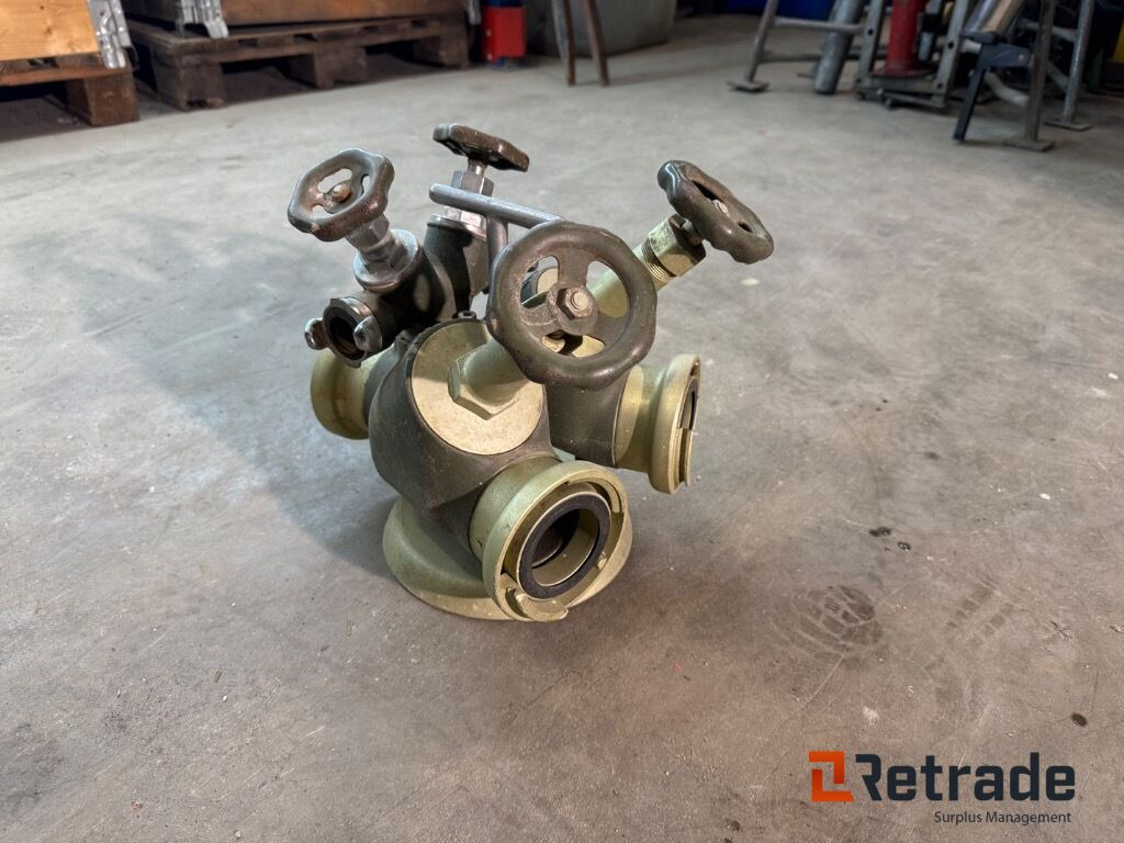 Fördelare för brandslang - Outil/ Équipement: photos 1 Fördelare för brandslang - Outil/ Équipement: photos 1