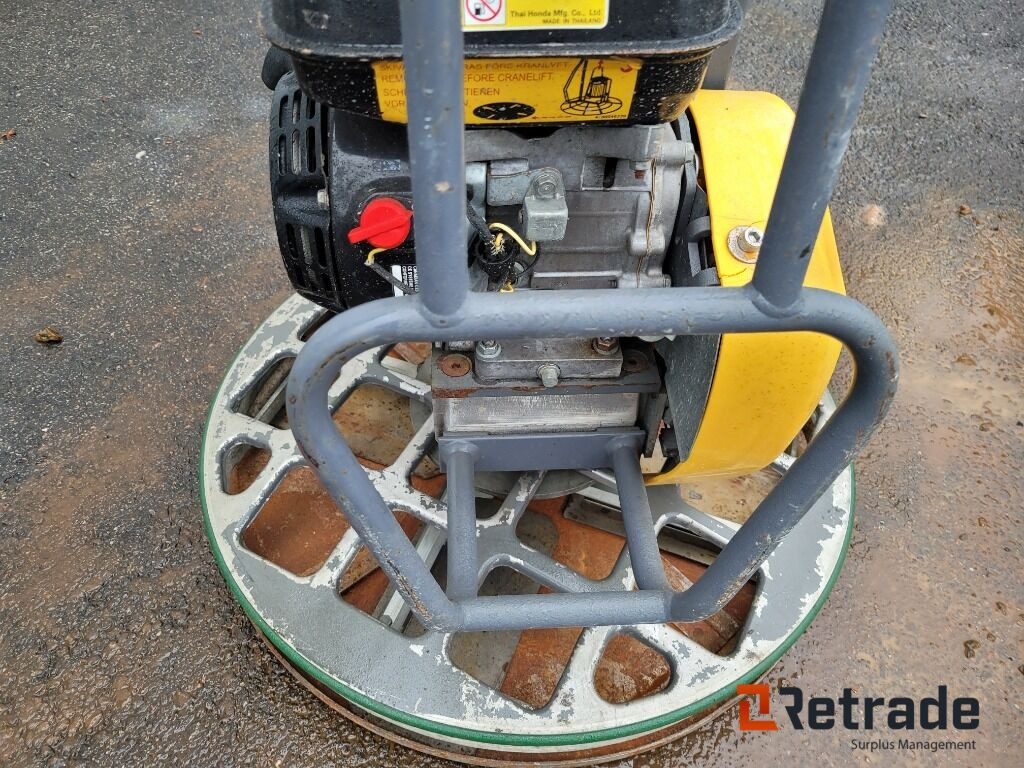 Glättare Atlas Copco BG 240 bensindriven - L'équipement de construction: photos 5 Glättare Atlas Copco BG 240 bensindriven - L'équipement de construction: photos 5