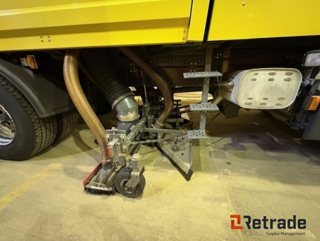 Benne à ordures ménagères Glykol suger - Scania P310 med Bucher STKF 9500 på bygg!: photos 12