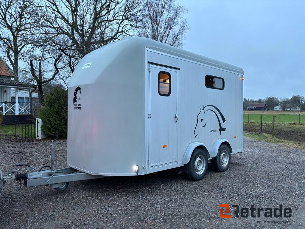 Hästtransport 3 hästars med Fronturlastning , combi ramp, stor sadelkammare - Van chevaux: photos 4 Hästtransport 3 hästars med Fronturlastning , combi ramp, stor sadelkammare - Van chevaux: photos 4