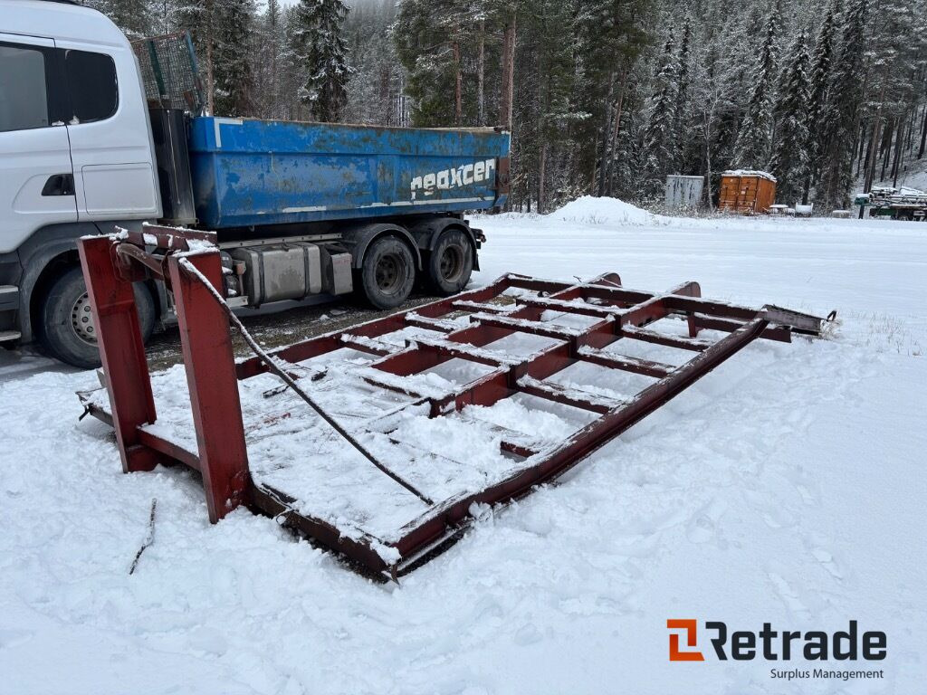Lågbyggt maskinflak på lastväxlarram - Benne ampliroll: photos 3 Lågbyggt maskinflak på lastväxlarram - Benne ampliroll: photos 3