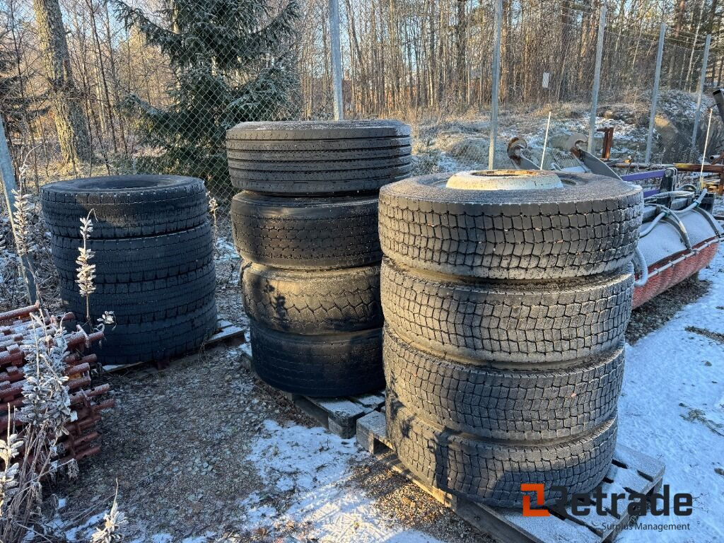 Parti med däck och fälg Volvo lastbil - Roue complète pour Camion: photos 1 Parti med däck och fälg Volvo lastbil - Roue complète pour Camion: photos 1