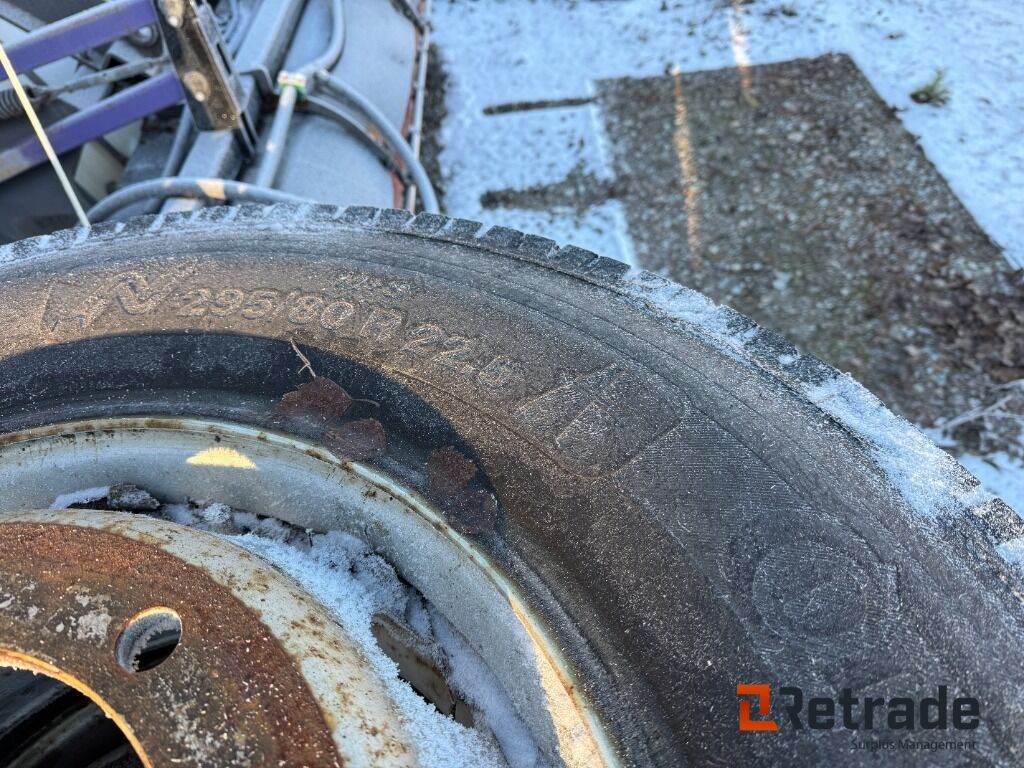 Parti med däck och fälg Volvo lastbil - Roue complète pour Camion: photos 4 Parti med däck och fälg Volvo lastbil - Roue complète pour Camion: photos 4