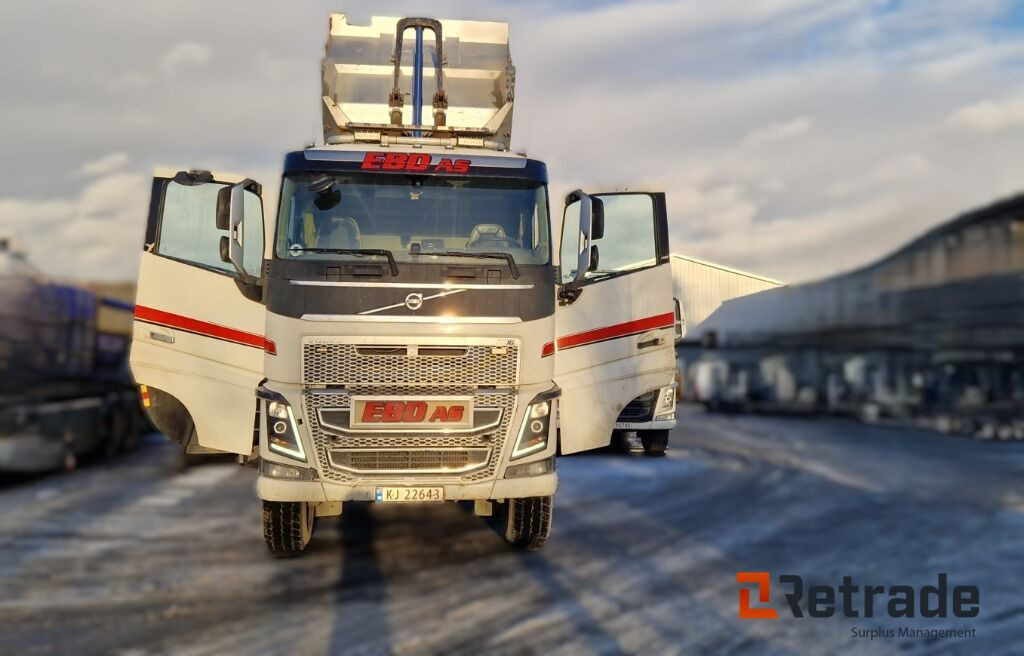 Robust og klar tippbil – Volvo FH16 650 8x4 med tipp og hengeropplegg - Camion benne: photos 2 Robust og klar tippbil – Volvo FH16 650 8x4 med tipp og hengeropplegg - Camion benne: photos 2