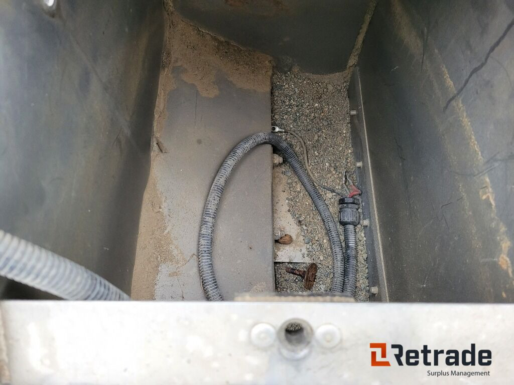 Sandspridare för lastbil Autoline S90 - L'équipement de construction: photos 5 Sandspridare för lastbil Autoline S90 - L'équipement de construction: photos 5