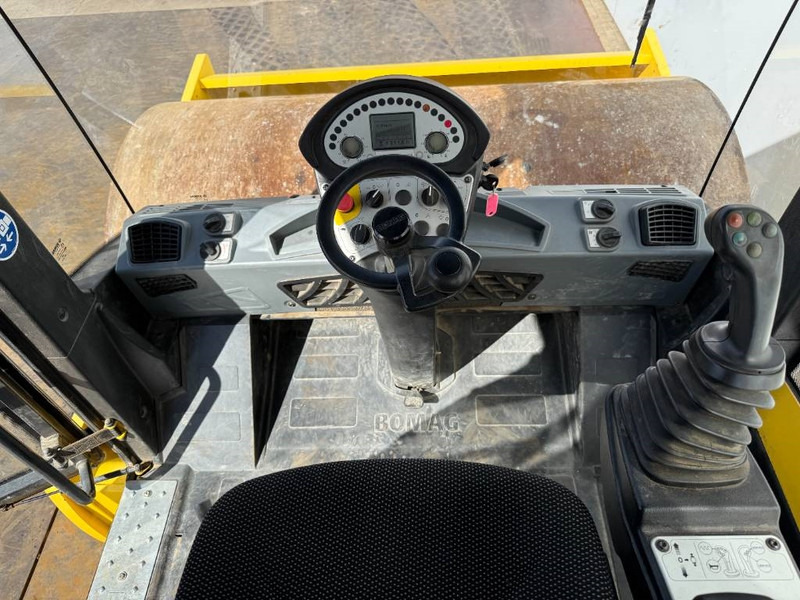 Compacteur Bomag BW211DH-5 - German Machine / Only 1311 Hours: photos 9 Compacteur Bomag BW211DH-5 - German Machine / Only 1311 Hours: photos 9