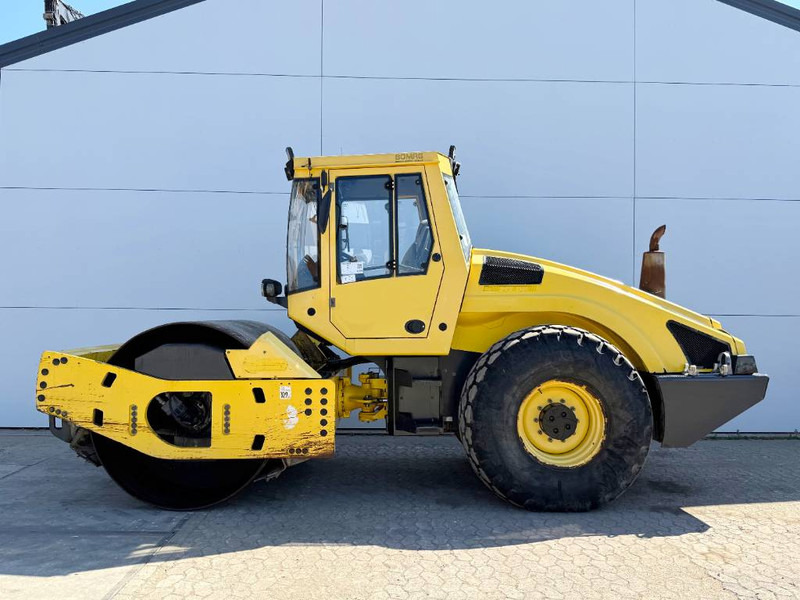 Bomag BW213DH-4 - EVIB/BVC / German Machine / Airco - Compacteur: photos 1 Bomag BW213DH-4 - EVIB/BVC / German Machine / Airco - Compacteur: photos 1