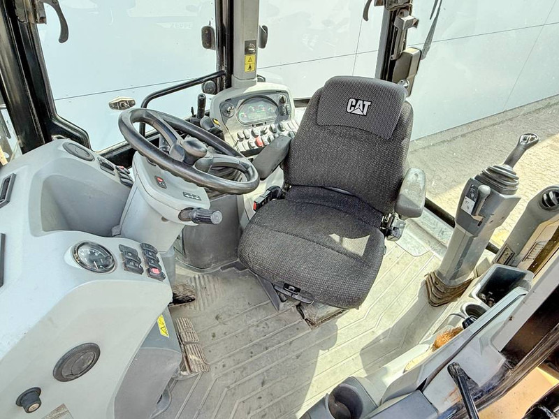 Cat 444F2 - 4x4x4 / Telescopic / Hammer Lines / AC - Tractopelle: photos 5 Cat 444F2 - 4x4x4 / Telescopic / Hammer Lines / AC - Tractopelle: photos 5