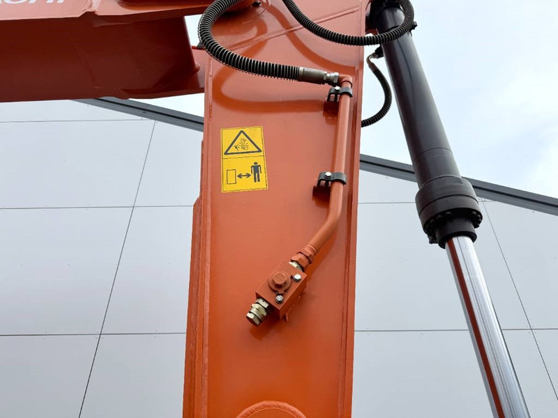 Pelle sur chenille Hitachi ZX70-LCH - Hammer Lines / Isuzu Engine: photos 15