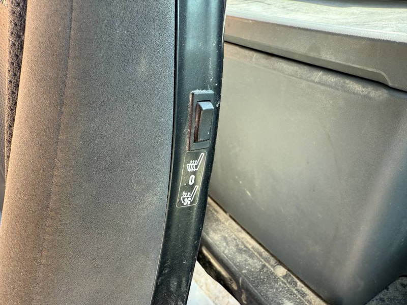 Pelle sur chenille Liebherr R936LC - Auto Greasing / Quick Coupler: photos 10