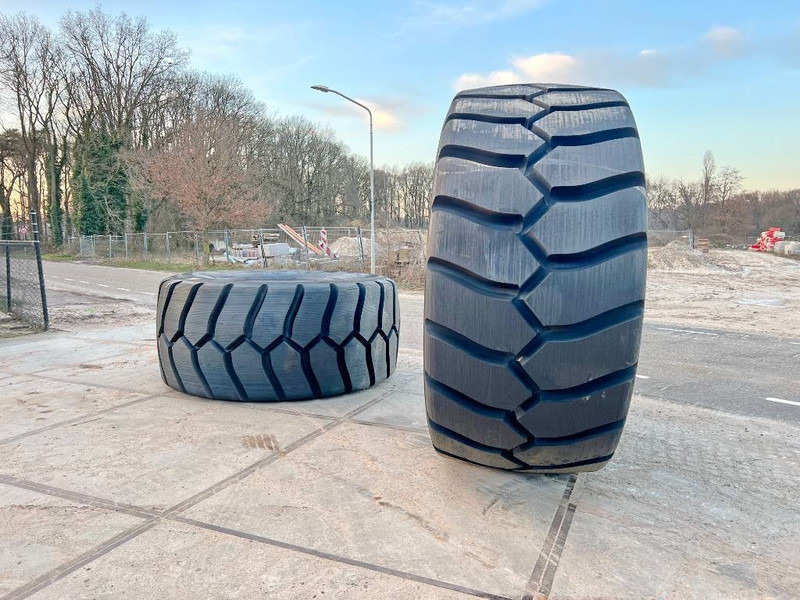 Michelin X Mine D2 45/65R45 Tyre x 2 - Pneus et jantes pour Engins de chantier: photos 2 Michelin X Mine D2 45/65R45 Tyre x 2 - Pneus et jantes pour Engins de chantier: photos 2