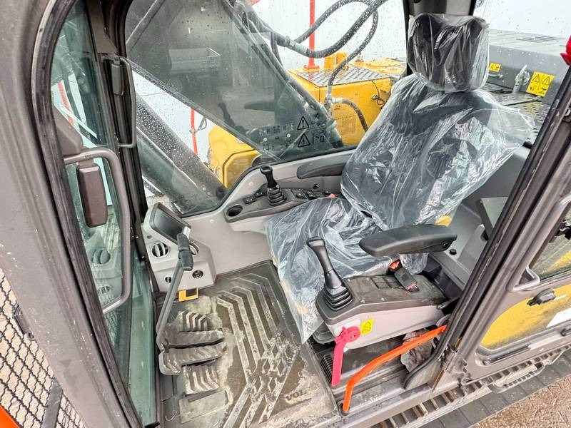 Pelle sur chenille neuf Volvo EC220D - NEW / UNUSED / 2025 Model: photos 7 Pelle sur chenille neuf Volvo EC220D - NEW / UNUSED / 2025 Model: photos 7