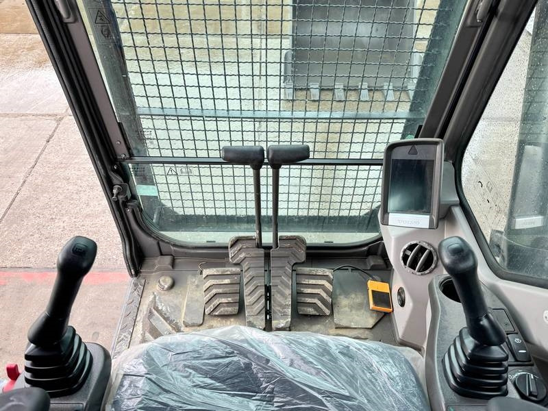 Pelle sur chenille neuf Volvo EC220D - NEW / UNUSED / 2025 Model: photos 8 Pelle sur chenille neuf Volvo EC220D - NEW / UNUSED / 2025 Model: photos 8