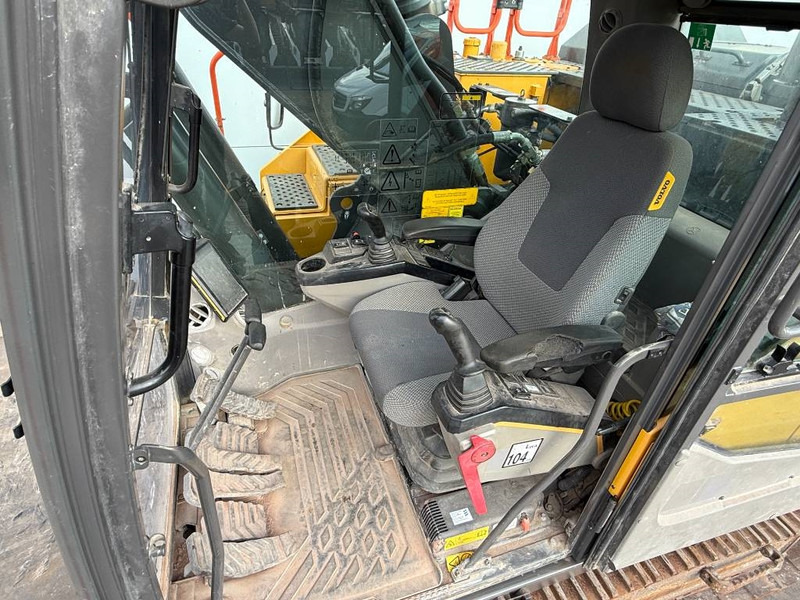 Pelle sur chenille Volvo EC300ENL - Oilquick / Triple Boom / Tilting Bucket: photos 8