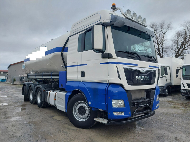 MAN TGX 35.440 Silo Euro 6 8x4 Lift+Lenk Klima (5) - Camion: photos 3 MAN TGX 35.440 Silo Euro 6 8x4 Lift+Lenk Klima (5) - Camion: photos 3