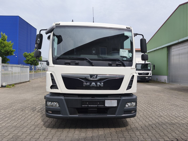 MAN TGL 8.190 Koffer gFH AHK LBW Euro 6 4x2 (11) TÜV NEU - Camion fourgon: photos 3 MAN TGL 8.190 Koffer gFH AHK LBW Euro 6 4x2 (11) TÜV NEU - Camion fourgon: photos 3