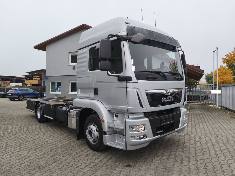 MAN TGM 12.290 BDF Euro 6 4x2 AHK (36) - Châssis cabine: photos 2 MAN TGM 12.290 BDF Euro 6 4x2 AHK (36) - Châssis cabine: photos 2