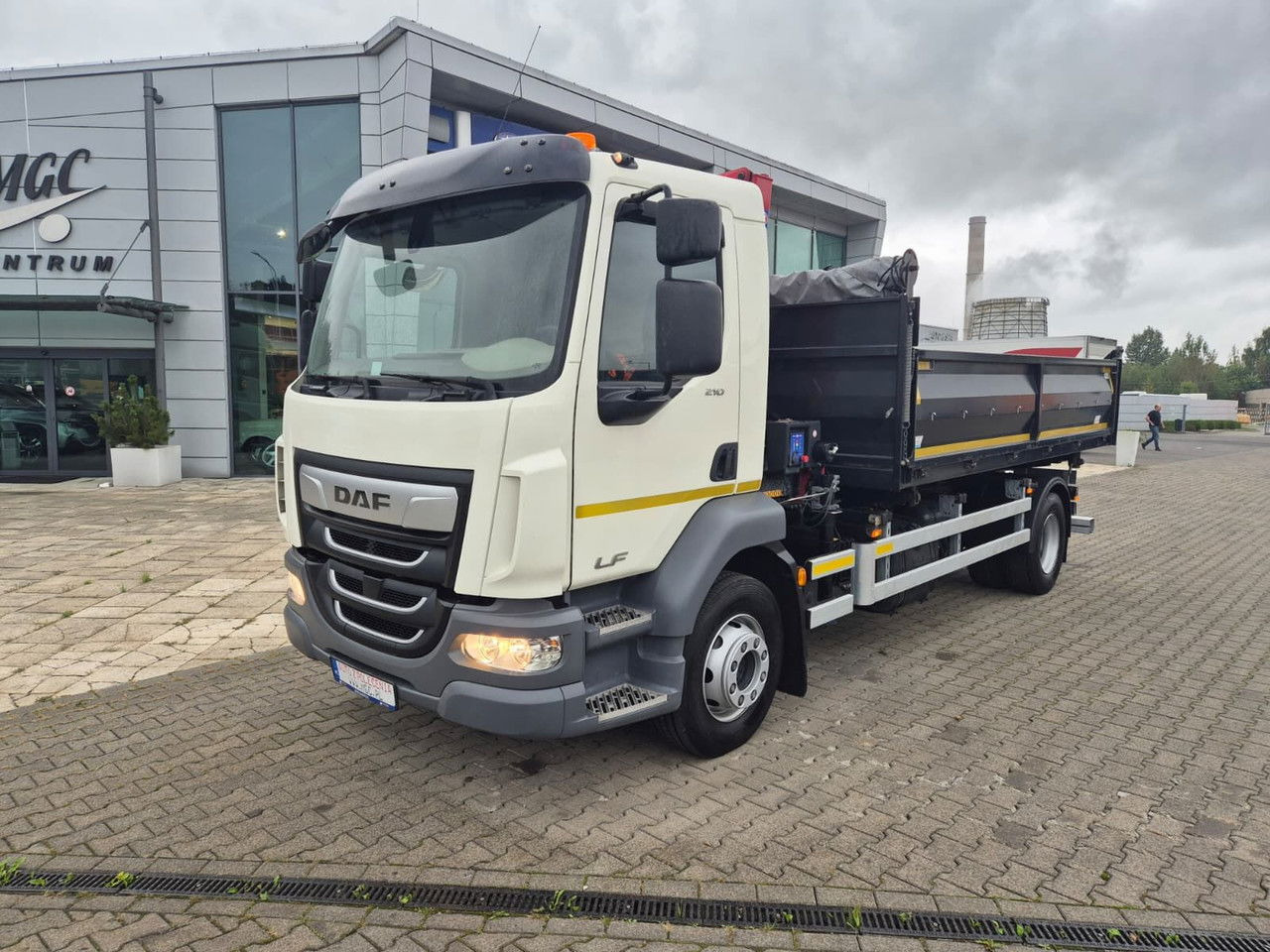 DAF LF 210 HDS HMF / Kipper / Like NEW - Camion benne, Camion grue: photos 1 DAF LF 210 HDS HMF / Kipper / Like NEW - Camion benne, Camion grue: photos 1