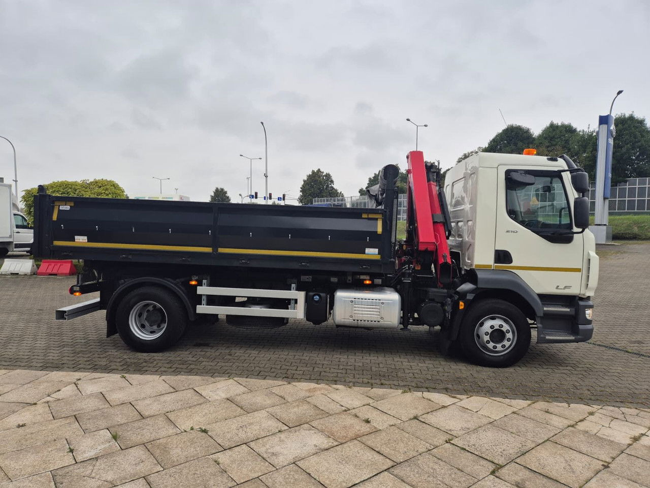 DAF LF 210 HDS HMF / Kipper / Like NEW - Camion benne, Camion grue: photos 5 DAF LF 210 HDS HMF / Kipper / Like NEW - Camion benne, Camion grue: photos 5