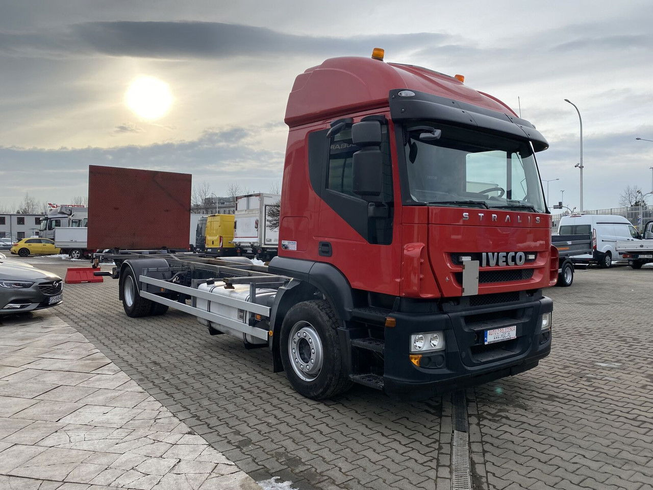 Iveco Stralis 360 AT 190 / Euro 5 / NEW Service / Long Frame - Châssis cabine: photos 1 Iveco Stralis 360 AT 190 / Euro 5 / NEW Service / Long Frame - Châssis cabine: photos 1