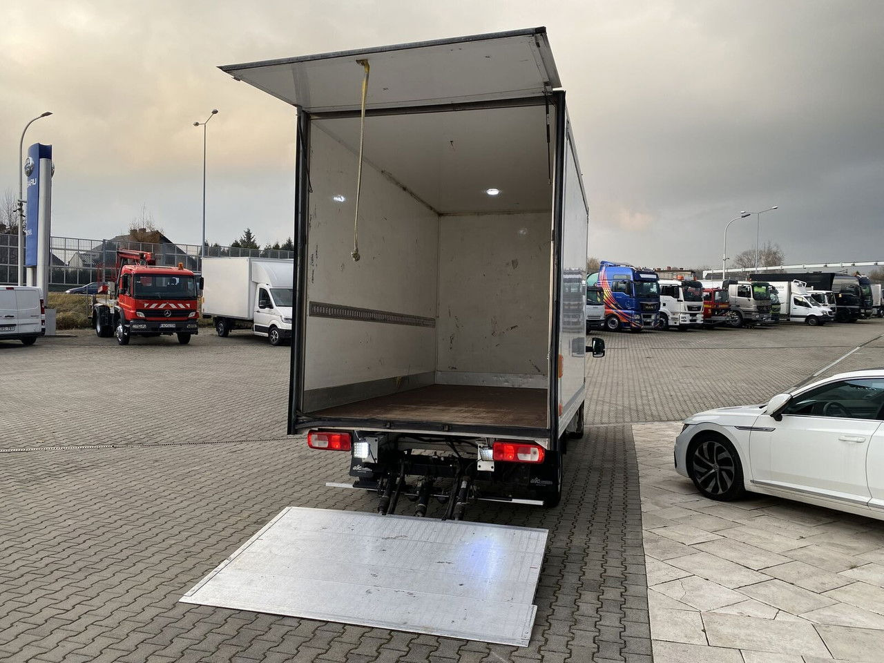 Volkswagen Crafter 2.0 TDI 177HP / High Container / Lift 750KG / Super Cond Volkswagen Crafter 2.0 TDI 177HP / High Container / Lift 750KG / Super Cond — crédit-bail Volkswagen Crafter 2.0 TDI 177HP / High Container / Lift 750KG / Super Cond Volkswagen Crafter 2.0 TDI 177HP / High Container / Lift 750KG / Super Cond: photos 27