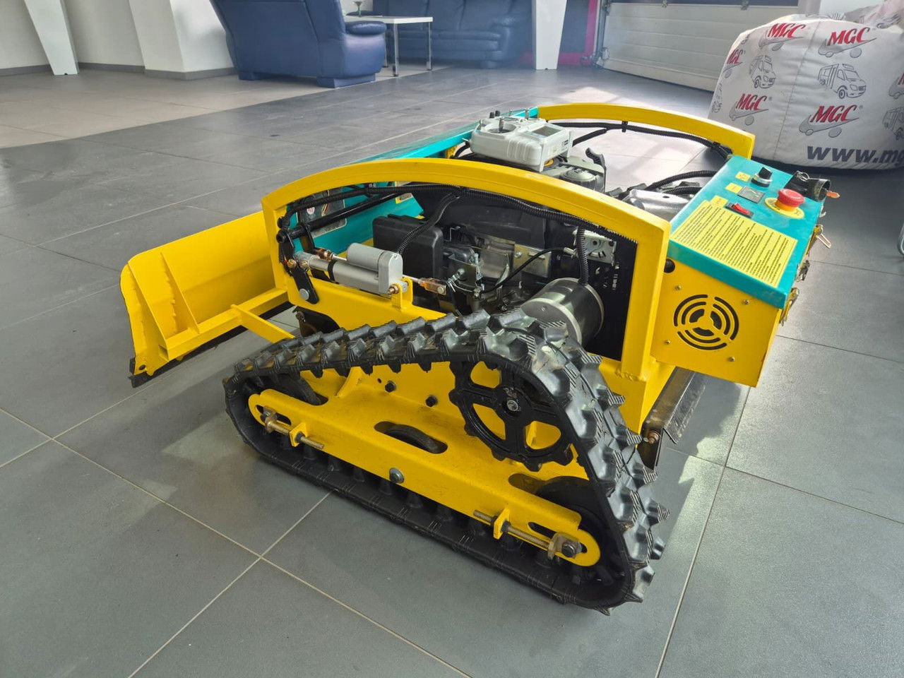 Mp MP-M500PRO / Brand NEW / Remote Controller Mower / Snow Plow - Matériel de jardinage: photos 1 Mp MP-M500PRO / Brand NEW / Remote Controller Mower / Snow Plow - Matériel de jardinage: photos 1