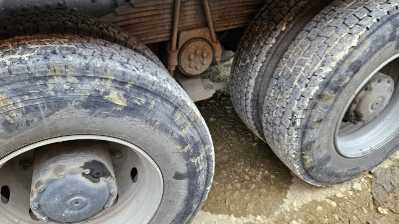 MAN FE 410A 6x4 mixer - 7m3 - euro 3 - Camion malaxeur: photos 4 MAN FE 410A 6x4 mixer - 7m3 - euro 3 - Camion malaxeur: photos 4