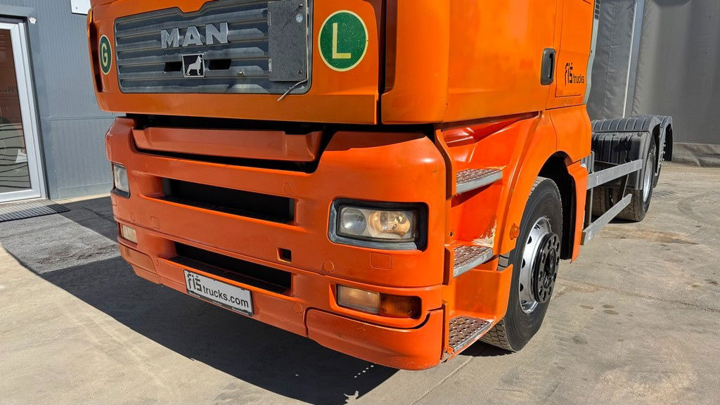 MAN TGA 26.460 6X2 chassis - lifitng axle - Châssis cabine: photos 2 MAN TGA 26.460 6X2 chassis - lifitng axle - Châssis cabine: photos 2