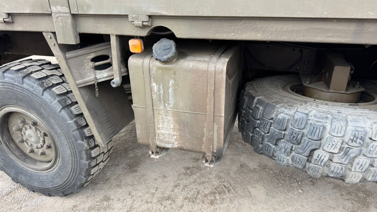 Steyr 12M18 4X4 stake body - truck - Camion à rideaux coulissants: photos 4 Steyr 12M18 4X4 stake body - truck - Camion à rideaux coulissants: photos 4