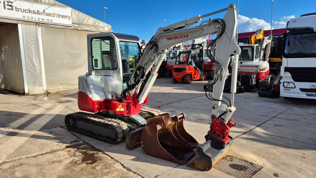 Takeuchi TB138FR - Powertilt - 3X Buckets - 2015 Year - Mini pelle: photos 2 Takeuchi TB138FR - Powertilt - 3X Buckets - 2015 Year - Mini pelle: photos 2