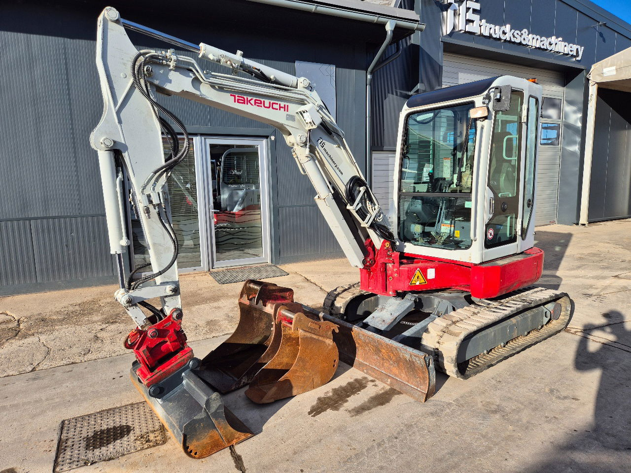 Takeuchi TB138FR - Powertilt - 3X Buckets - 2015 Year - Mini pelle: photos 1 Takeuchi TB138FR - Powertilt - 3X Buckets - 2015 Year - Mini pelle: photos 1