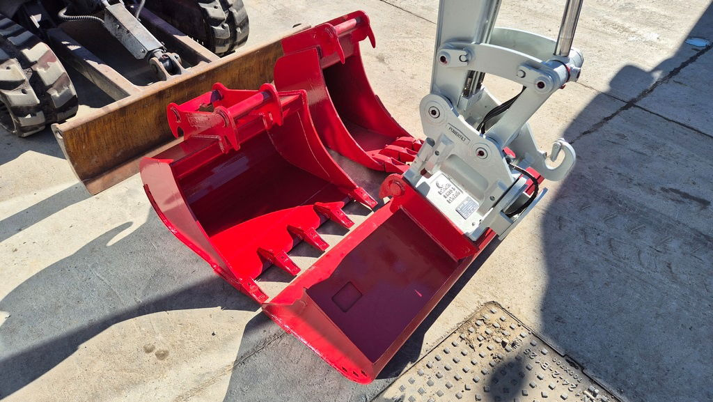 Takeuchi TB230 - Powertilt - 3X Buckets - 2017 Year - TOP Condition - Mini pelle: photos 5 Takeuchi TB230 - Powertilt - 3X Buckets - 2017 Year - TOP Condition - Mini pelle: photos 5