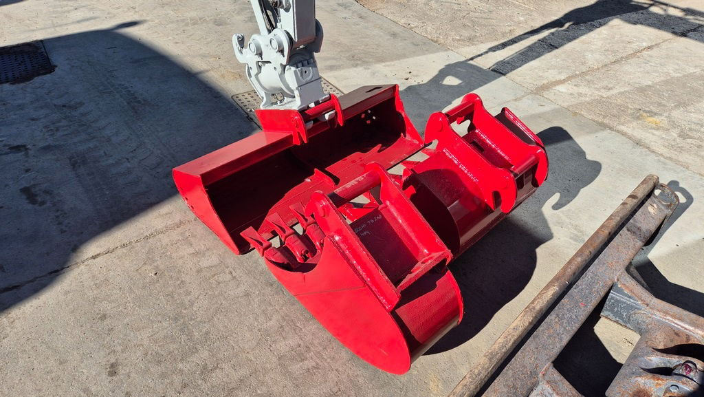 Takeuchi TB230 - Powertilt - 3X Buckets - 2017 Year - TOP Condition - Mini pelle: photos 4 Takeuchi TB230 - Powertilt - 3X Buckets - 2017 Year - TOP Condition - Mini pelle: photos 4