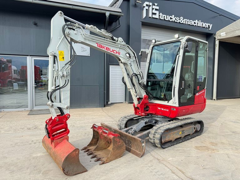 Takeuchi TB230 - Powertilt - 3X Buckets - 2021 Year - TOP - Mini pelle: photos 1 Takeuchi TB230 - Powertilt - 3X Buckets - 2021 Year - TOP - Mini pelle: photos 1