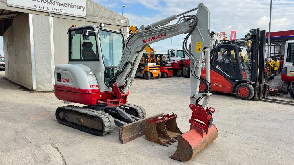 Takeuchi TB230 - Powertilt - 3X Buckets - 2021 Year - TOP - Mini pelle: photos 2 Takeuchi TB230 - Powertilt - 3X Buckets - 2021 Year - TOP - Mini pelle: photos 2