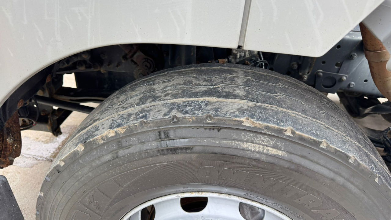 Mercedes-Benz Axor 1836 4x2 tipper hydraulics - Tracteur routier: photos 5 Mercedes-Benz Axor 1836 4x2 tipper hydraulics - Tracteur routier: photos 5