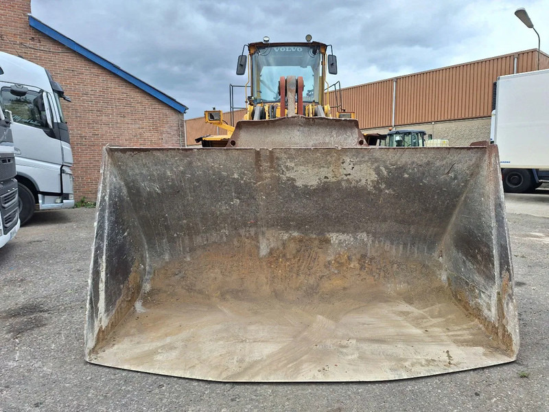 Volvo L220D - Chargeuse sur pneus: photos 2 Volvo L220D - Chargeuse sur pneus: photos 2