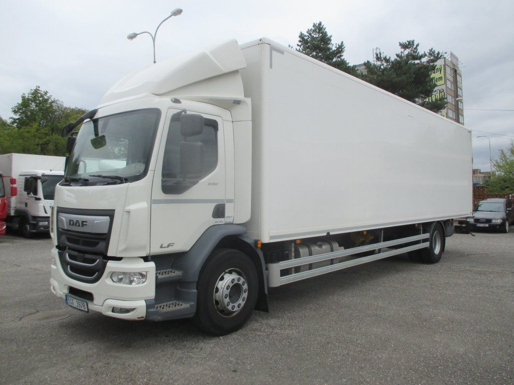 DAF 18.290 - Camion fourgon: photos 1 DAF 18.290 - Camion fourgon: photos 1
