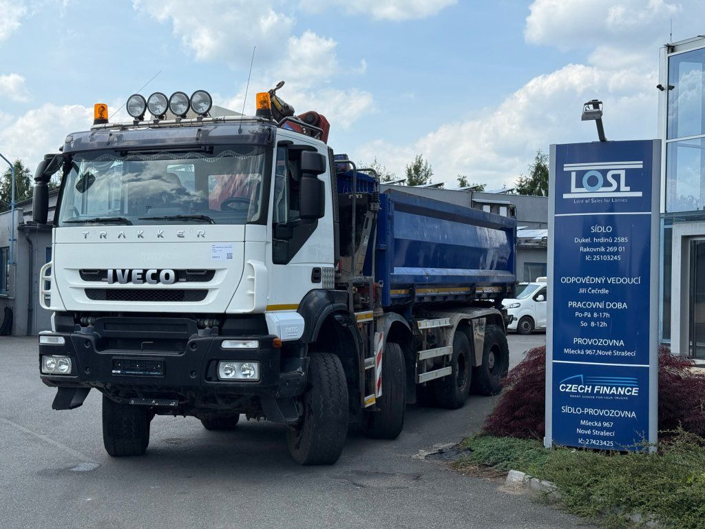 Iveco Trakker AD410 T45 8x8 + HMF 1643 Z2 - Camion benne: photos 1 Iveco Trakker AD410 T45 8x8 + HMF 1643 Z2 - Camion benne: photos 1