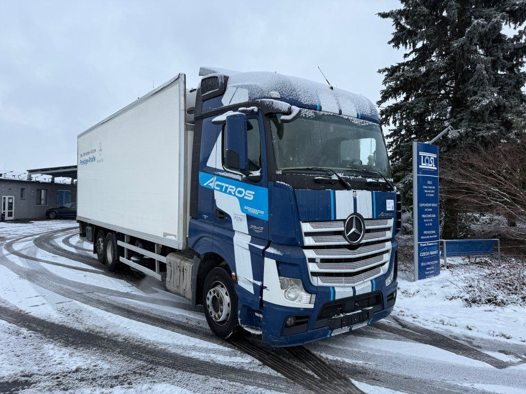 Mercedes-Benz 2542 Actros 6x2 EURO 6 - Camion frigorifique: photos 2 Mercedes-Benz 2542 Actros 6x2 EURO 6 - Camion frigorifique: photos 2