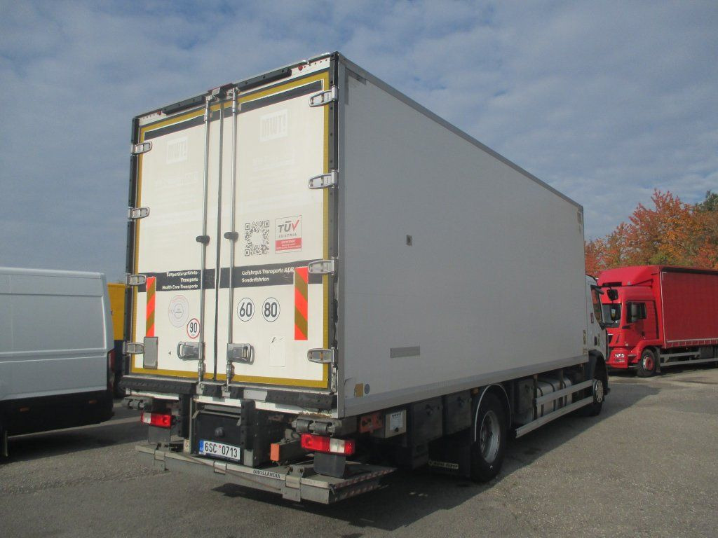 Renault D18 320 - Camion frigorifique: photos 4 Renault D18 320 - Camion frigorifique: photos 4
