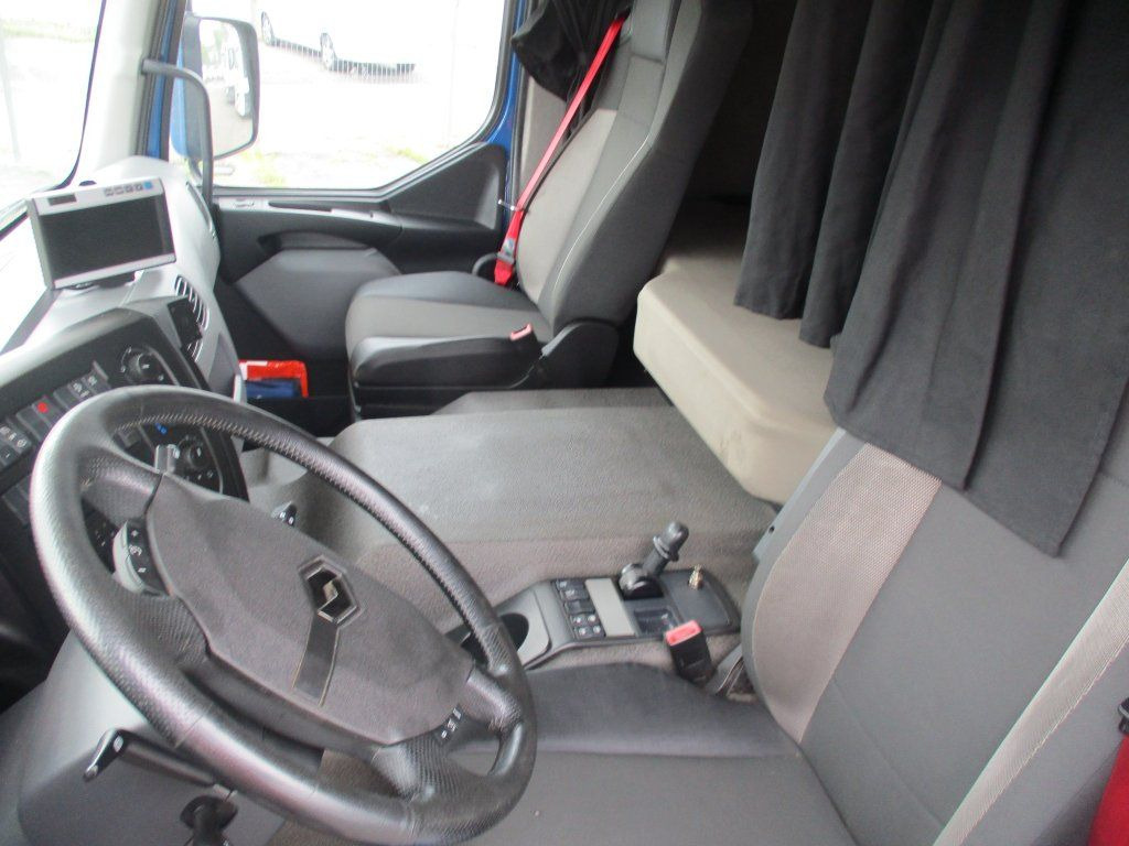 Renault D18, 320 - Camion fourgon: photos 4 Renault D18, 320 - Camion fourgon: photos 4