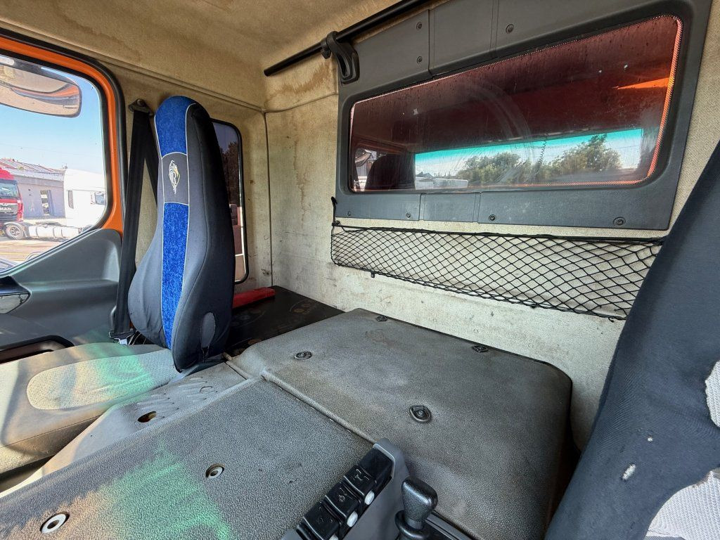 Camion benne Renault Kerax 420 S3 8x4 EURO 3: photos 12
