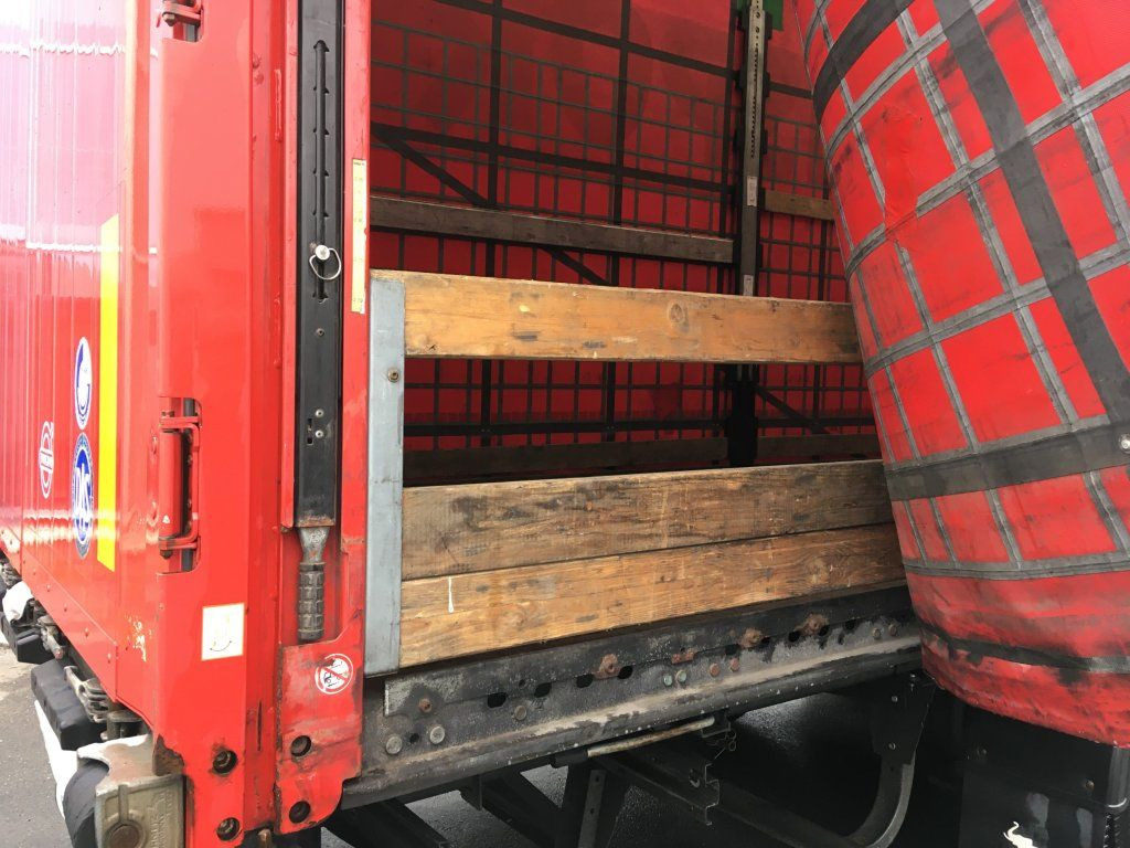 Semi-remorque rideaux coulissants Schmitz Cargobull SCB*S3T standard/lifting roof/Hubdach 2,70-2,85m: photos 15 Semi-remorque rideaux coulissants Schmitz Cargobull SCB*S3T standard/lifting roof/Hubdach 2,70-2,85m: photos 15